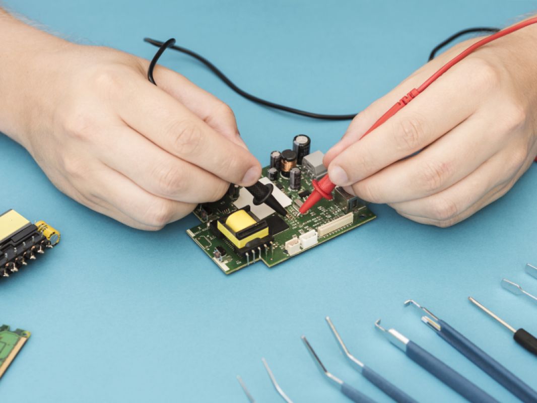checking electronic circuit with multimeter